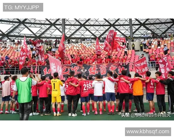 重庆业余足球热潮兴起球迷与球员共谱城市足球新篇章